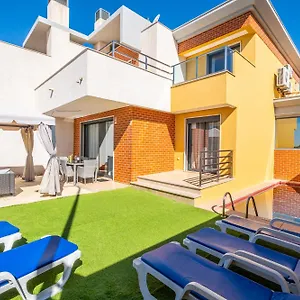 https://cozy-villa-with-pool-and-barbecue.hotelaalgarve.com